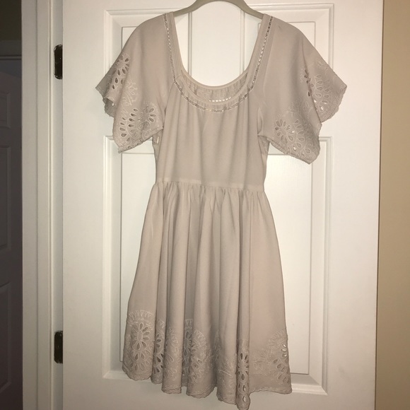 nude flower cut out dress - Picture 4 of 6
